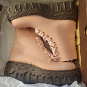 Q pot melting chocolate satin ribbon lace up pale pink